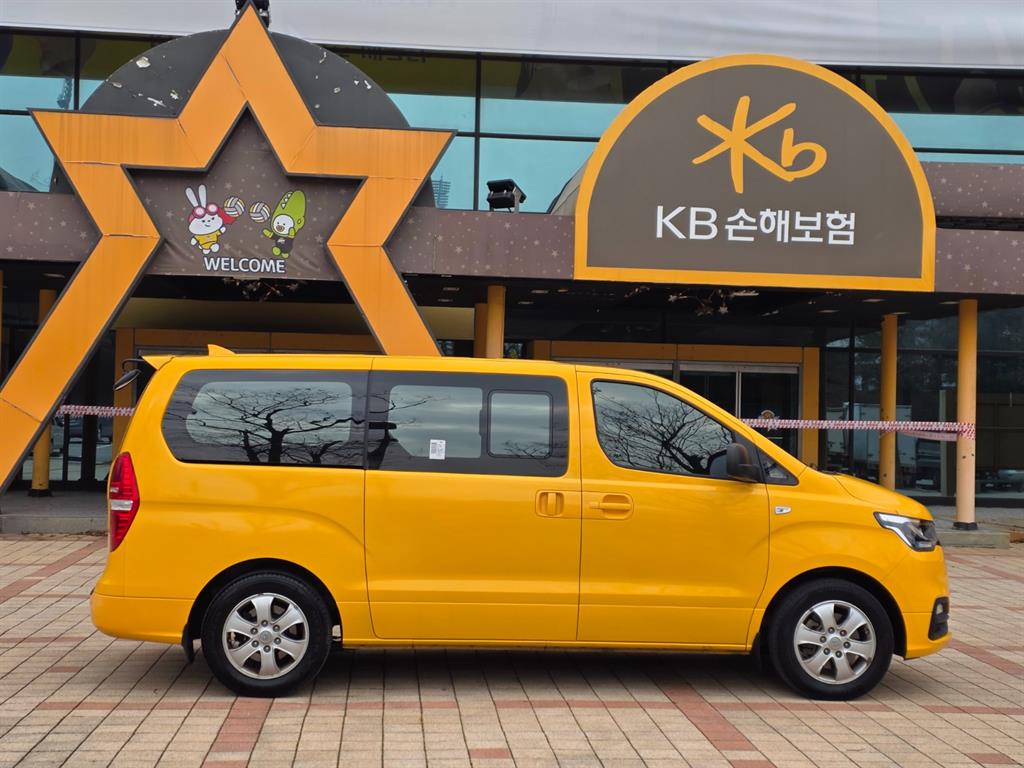 HYUNDAI Starex - Vista 4