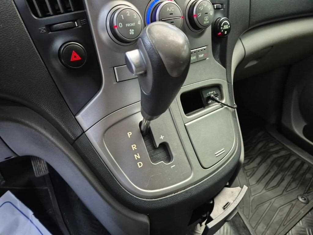 HYUNDAI Starex - Vista 8