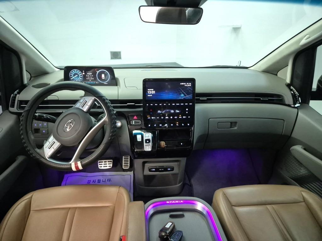 HYUNDAI Staria - Vista 5