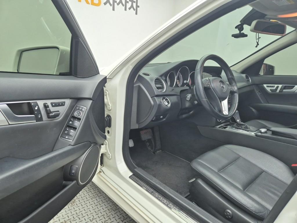 Mercedes Benz C Class 2012 Blanco - Importación desde Corea - HF Imports Iquique - Foto 16