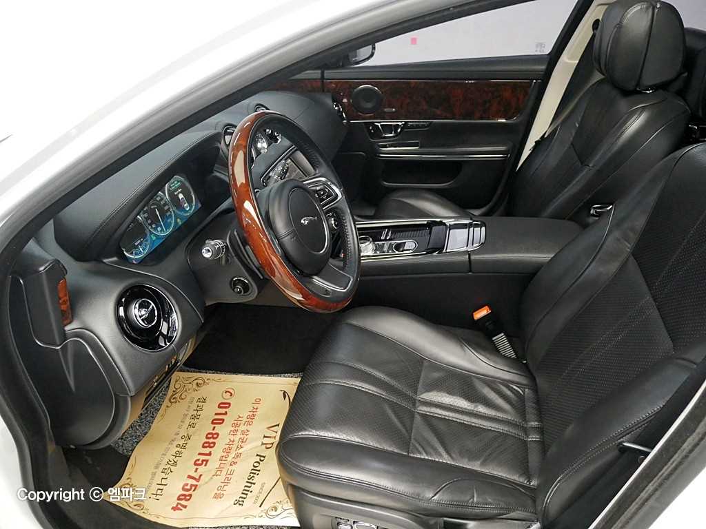 Jaguar XJ - Vista 10