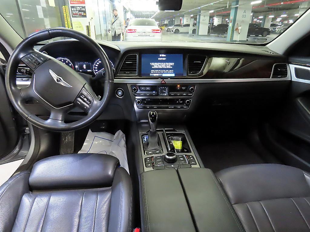 HYUNDAI Genesis - Vista 10