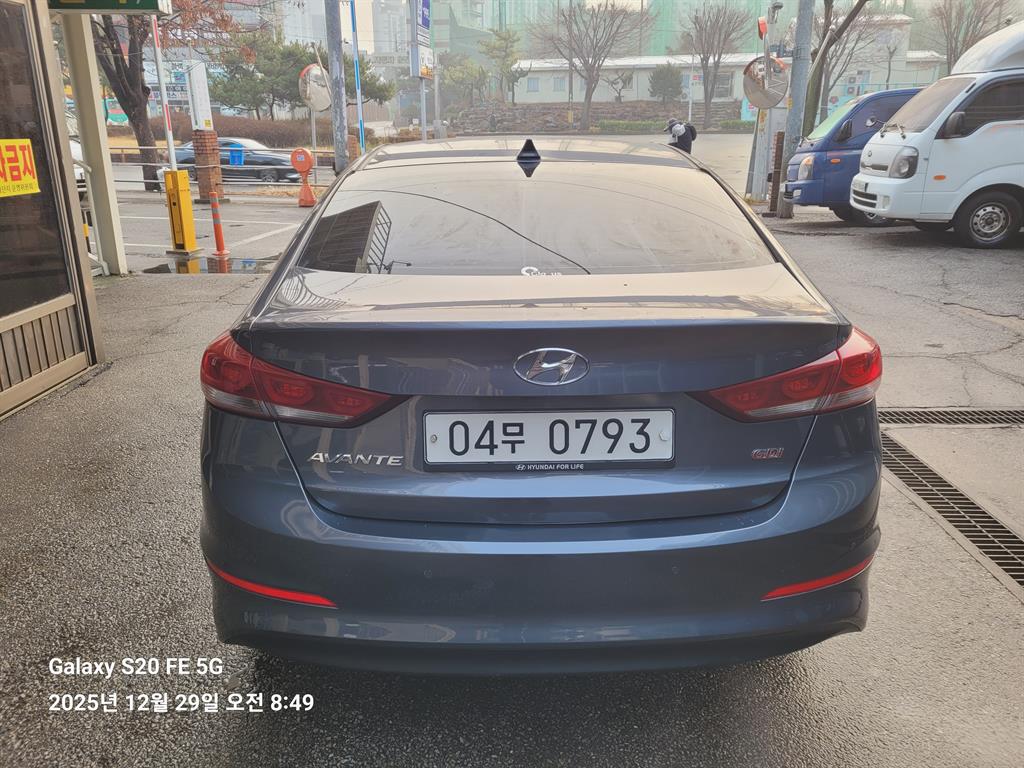 HYUNDAI Avante - Vista 4