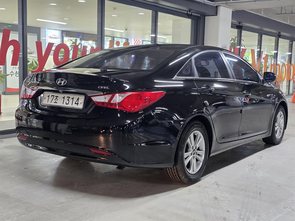 HYUNDAI Sonata - Vista 4