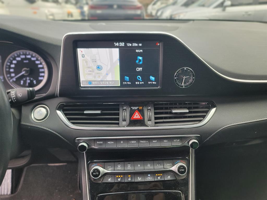 HYUNDAI Grandeur - Vista 11