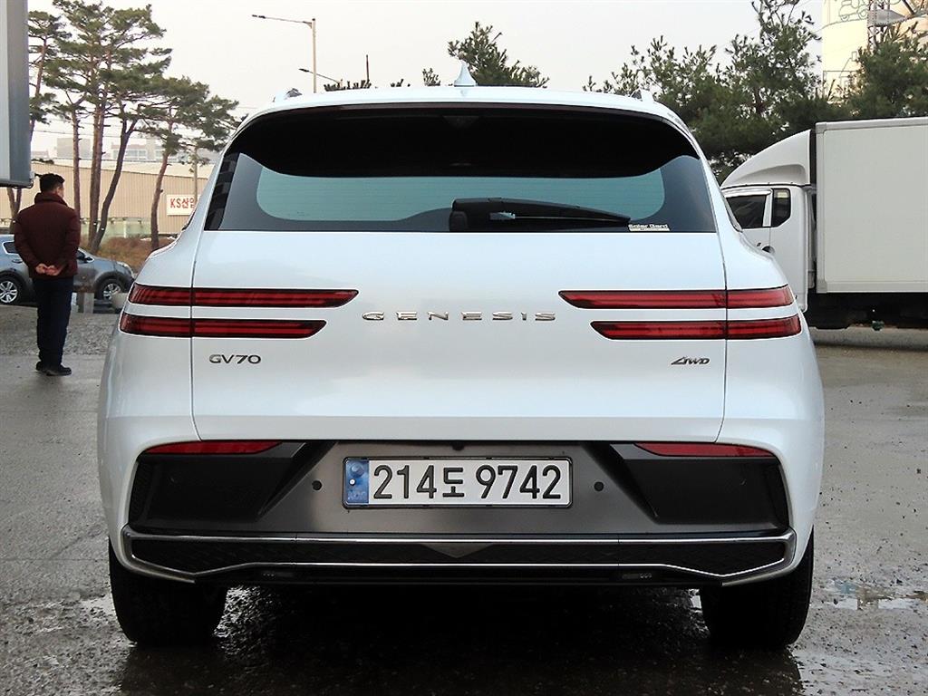 Genesis GV70 - Vista 4