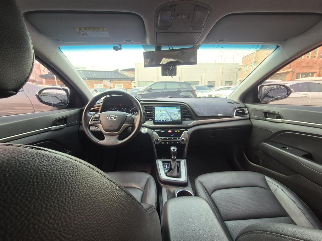 HYUNDAI Avante - Vista 5