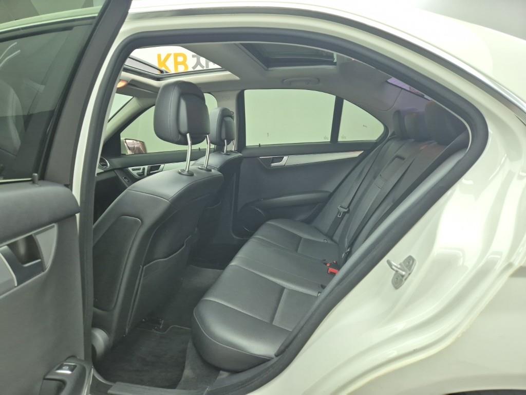 Mercedes Benz C Class - Vista 12