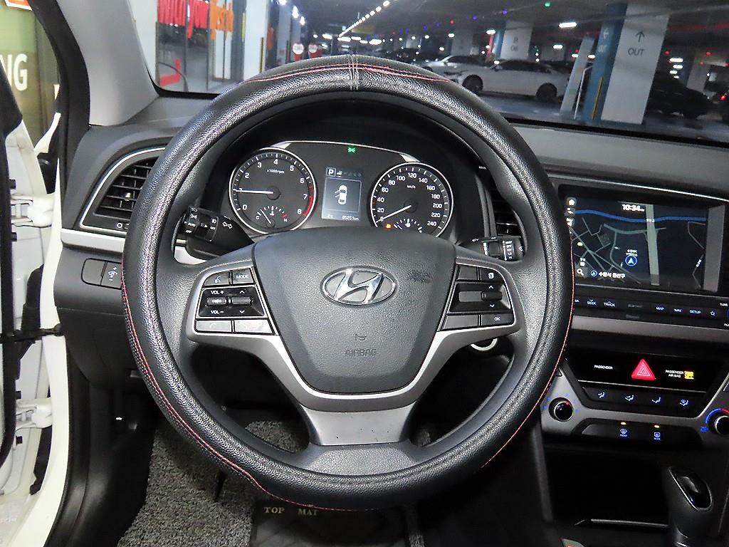 HYUNDAI Avante - Vista 8