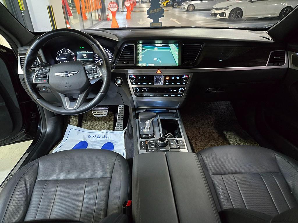 Genesis G80 - Vista 10