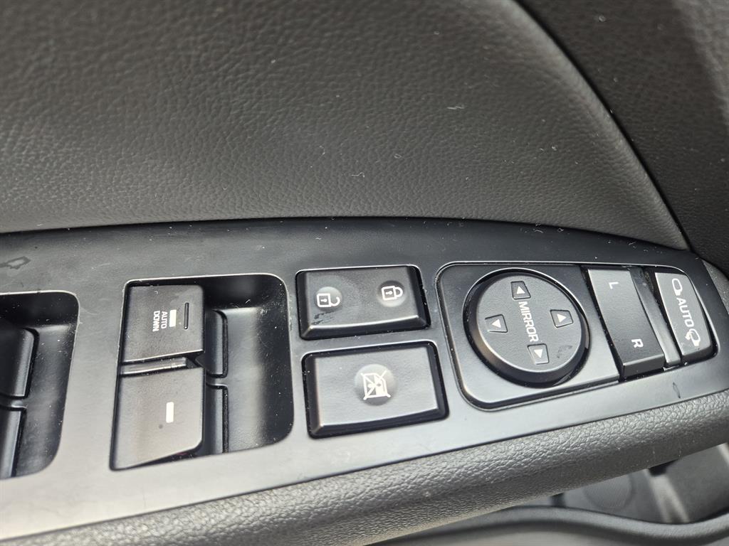 HYUNDAI Avante - Vista 10