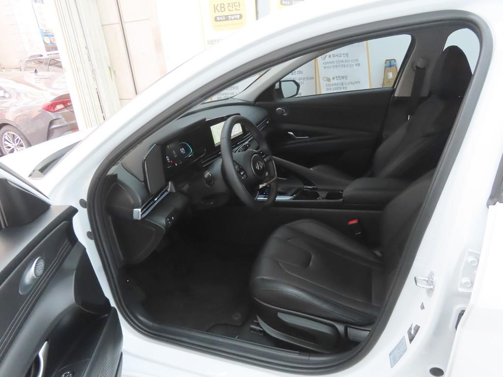 HYUNDAI Avante - Vista 5