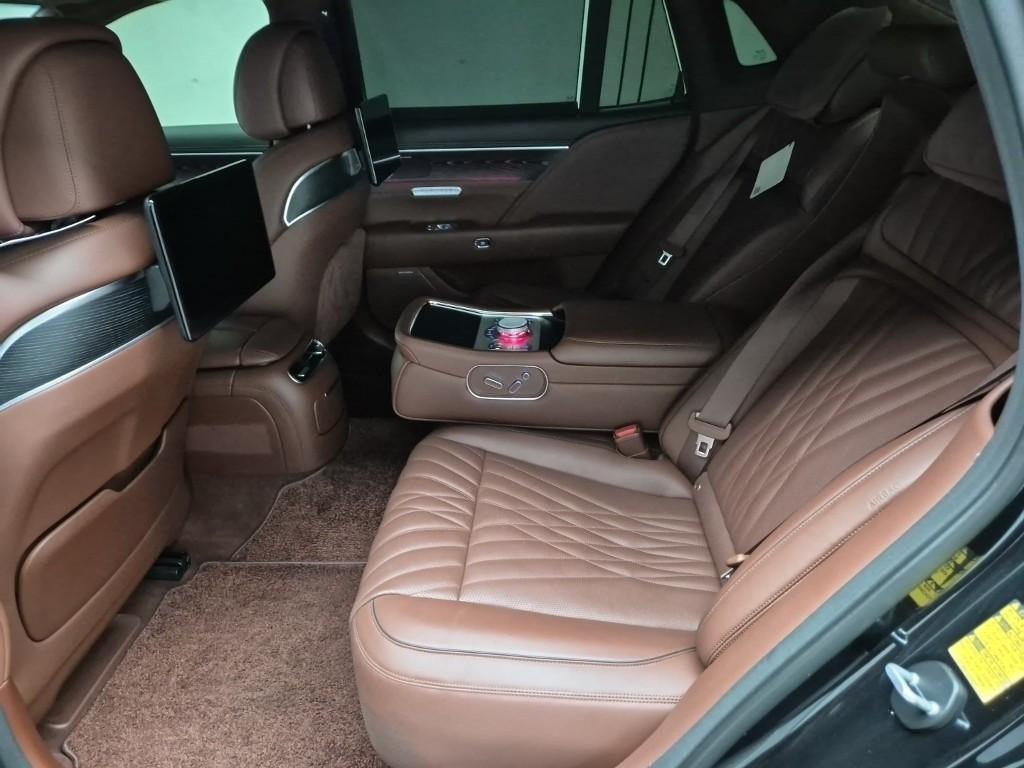 Genesis G90 - Vista 12