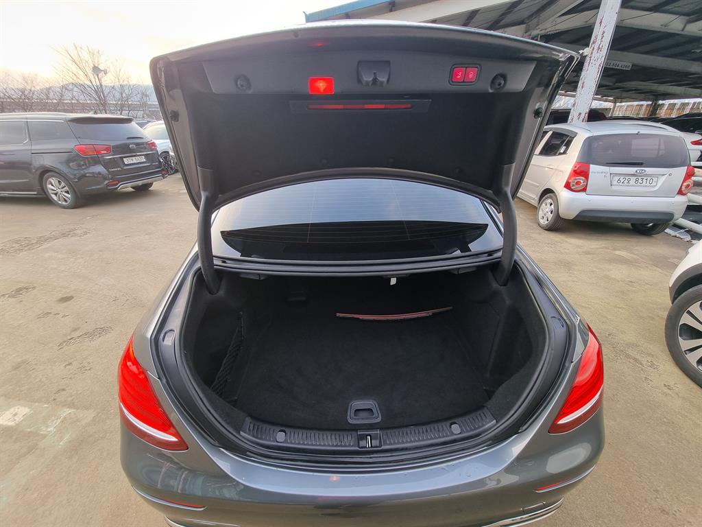 Mercedes Benz E class - Vista 11