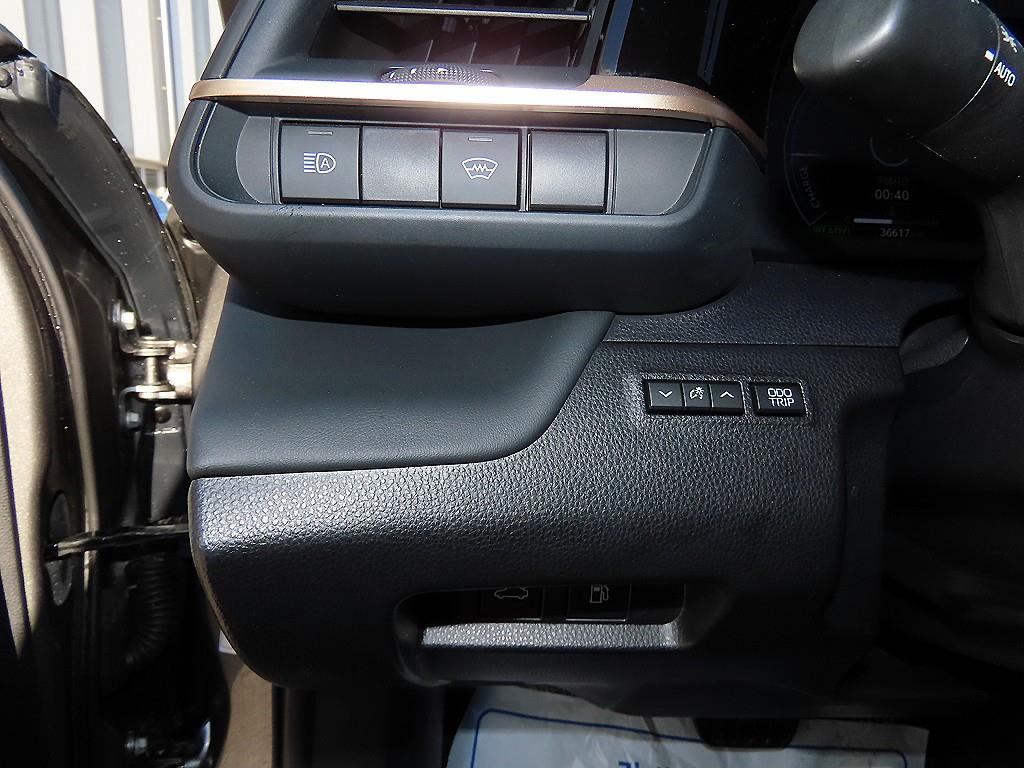 Toyota Crown - Vista 12