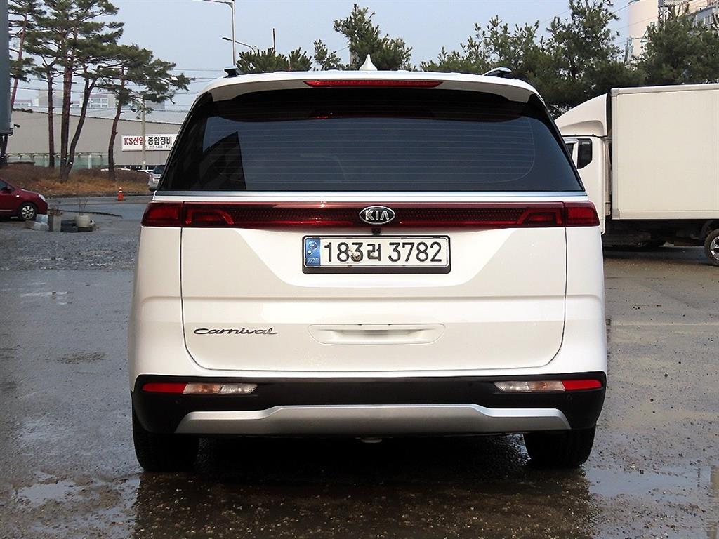 KIA Carnival - Vista 4