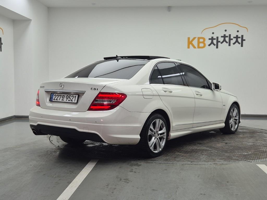 Mercedes Benz C Class - Vista 4