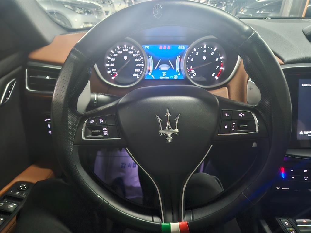 Maserati Ghibli - Vista 9