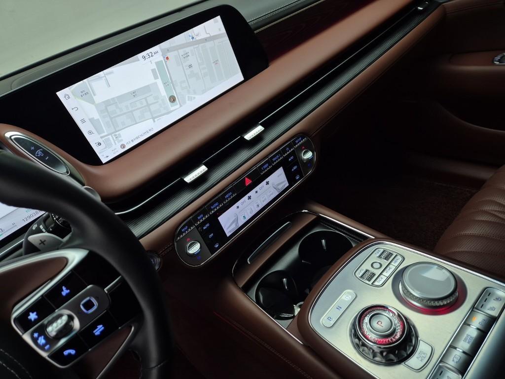 Genesis G90 - Vista 10