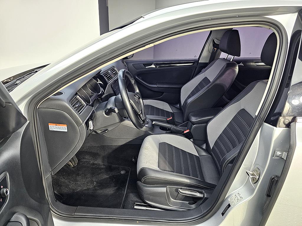 Volkswagen Jetta - Vista 8