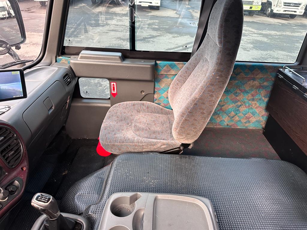 medium and large bus Hyundai bus - Vista 6