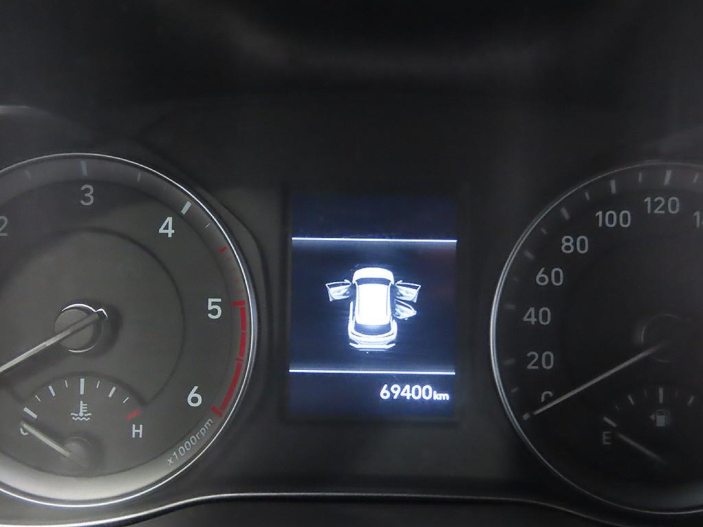 HYUNDAI Kona - Vista 11