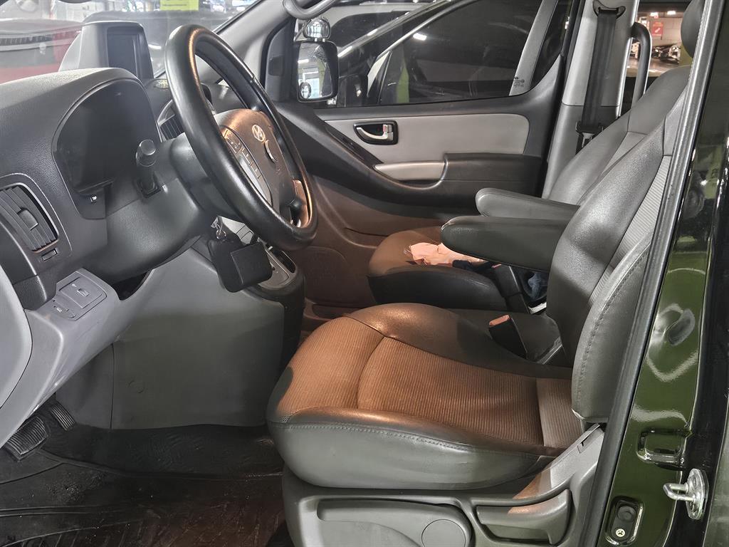HYUNDAI Starex - Vista 4