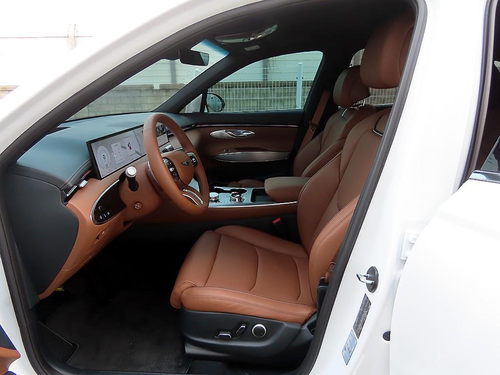 Genesis GV70 - Vista 5