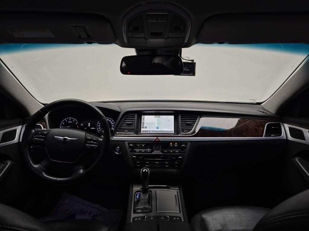 HYUNDAI Genesis - Vista 7