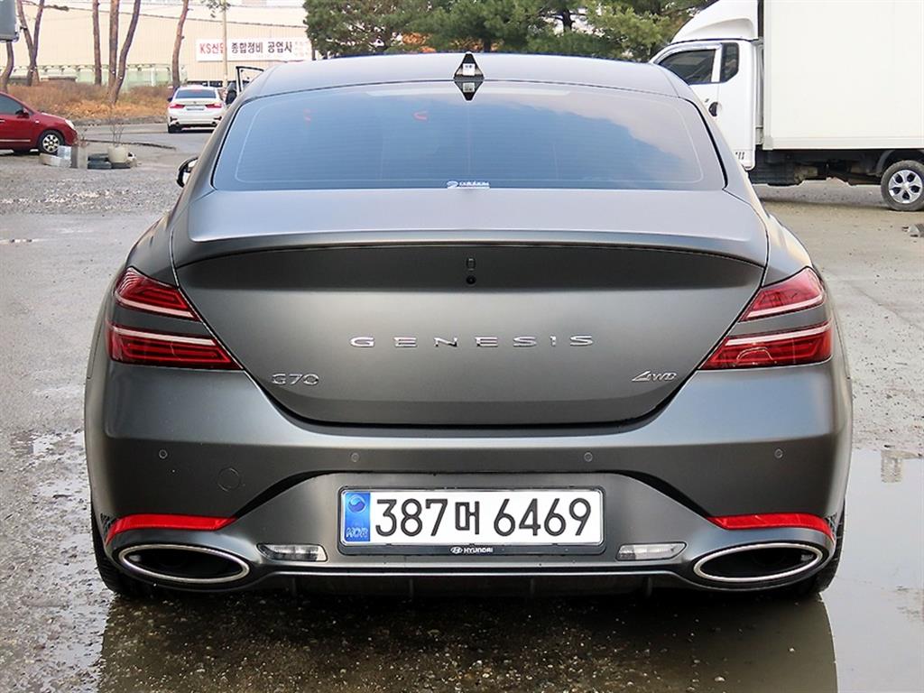 Genesis G70 - Vista 4