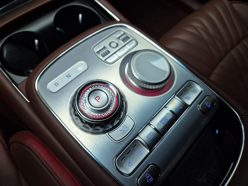 Genesis G90 - Vista 8