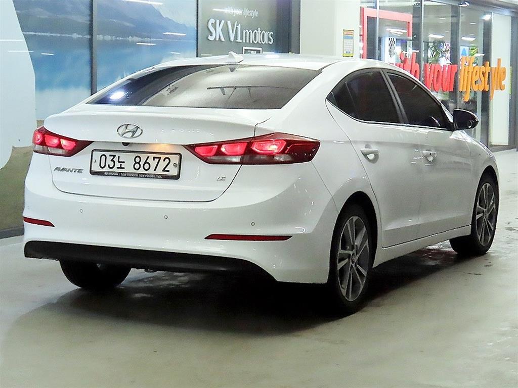 HYUNDAI Avante - Vista 4