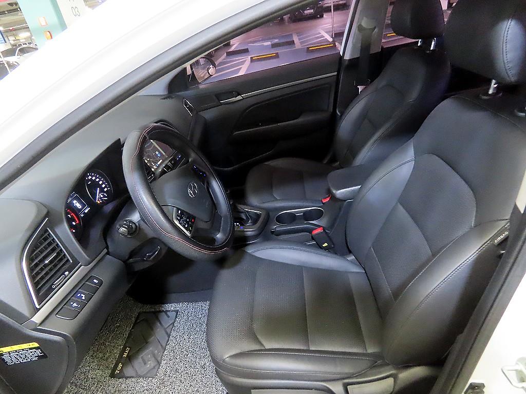 HYUNDAI Avante - Vista 6