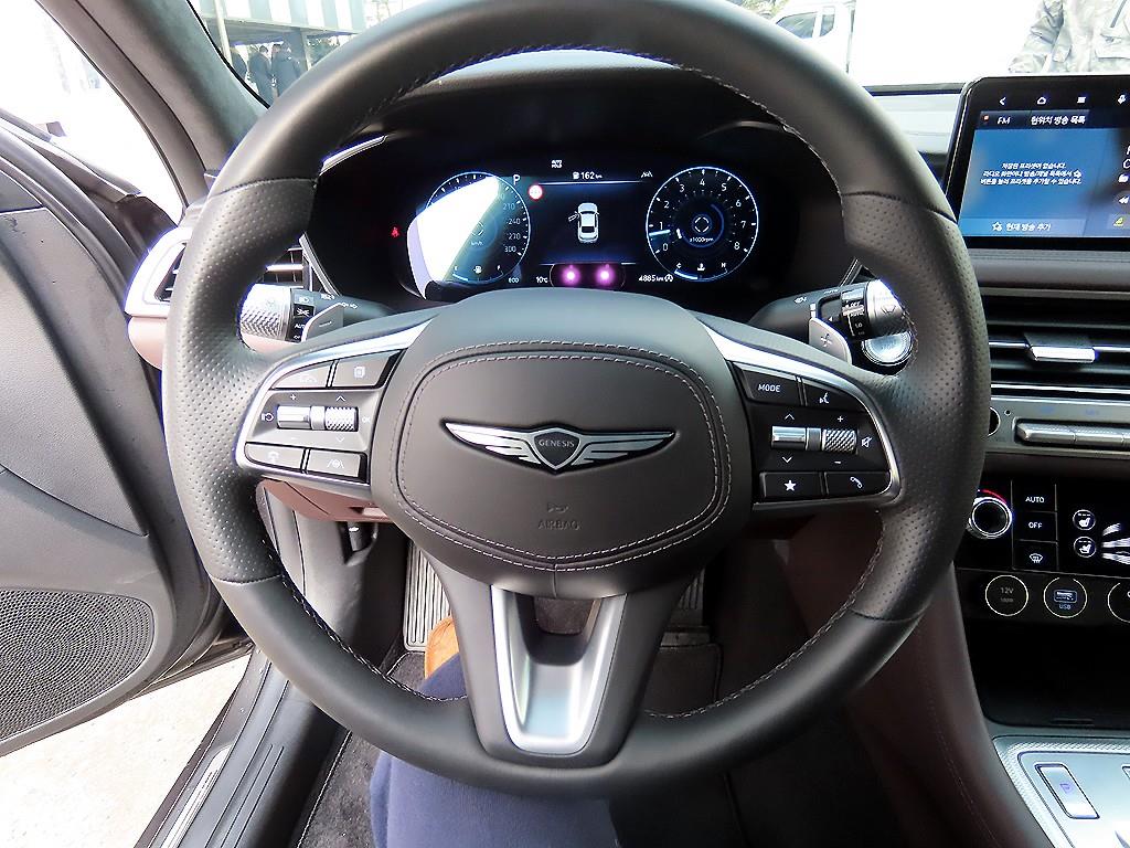 Genesis G70 - Vista 8