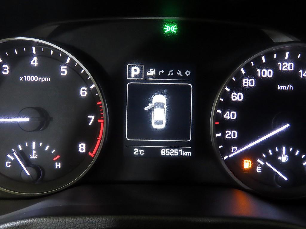 HYUNDAI Avante - Vista 9