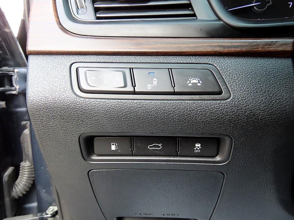 HYUNDAI Sonata - Vista 12