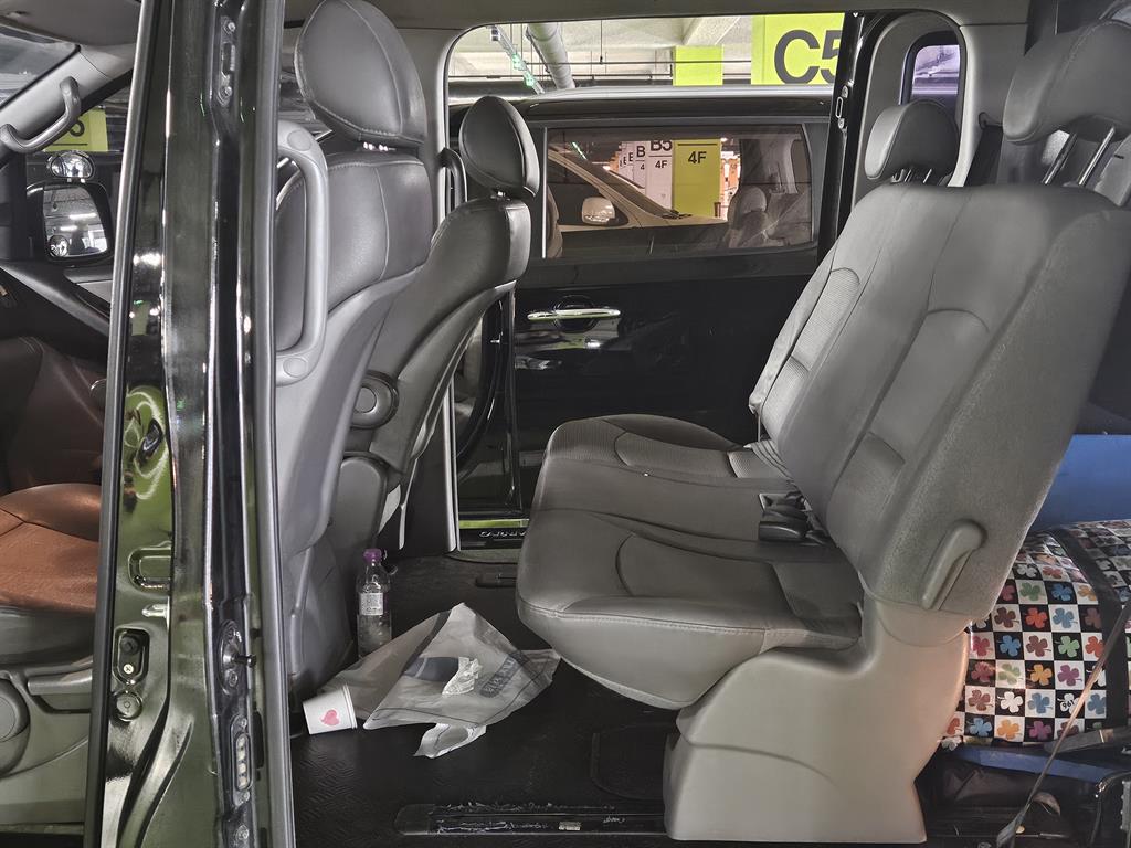 HYUNDAI Starex - Vista 5