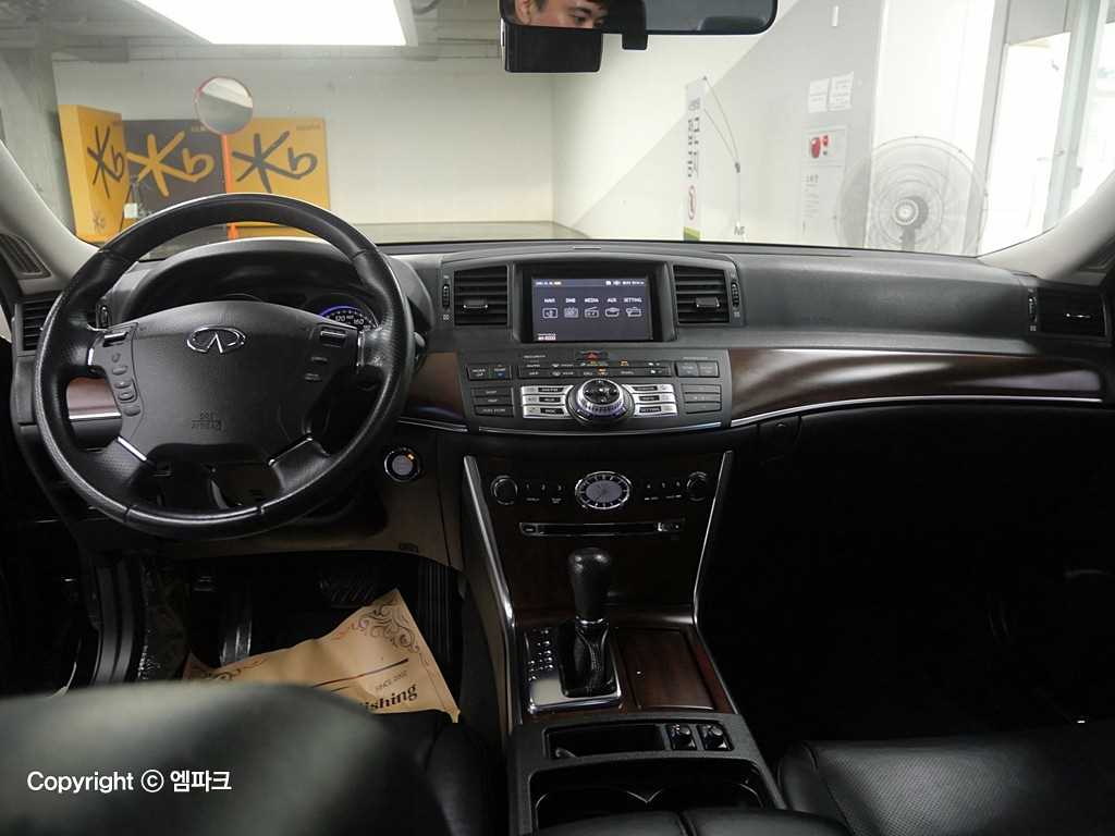 Infiniti M - Vista 6