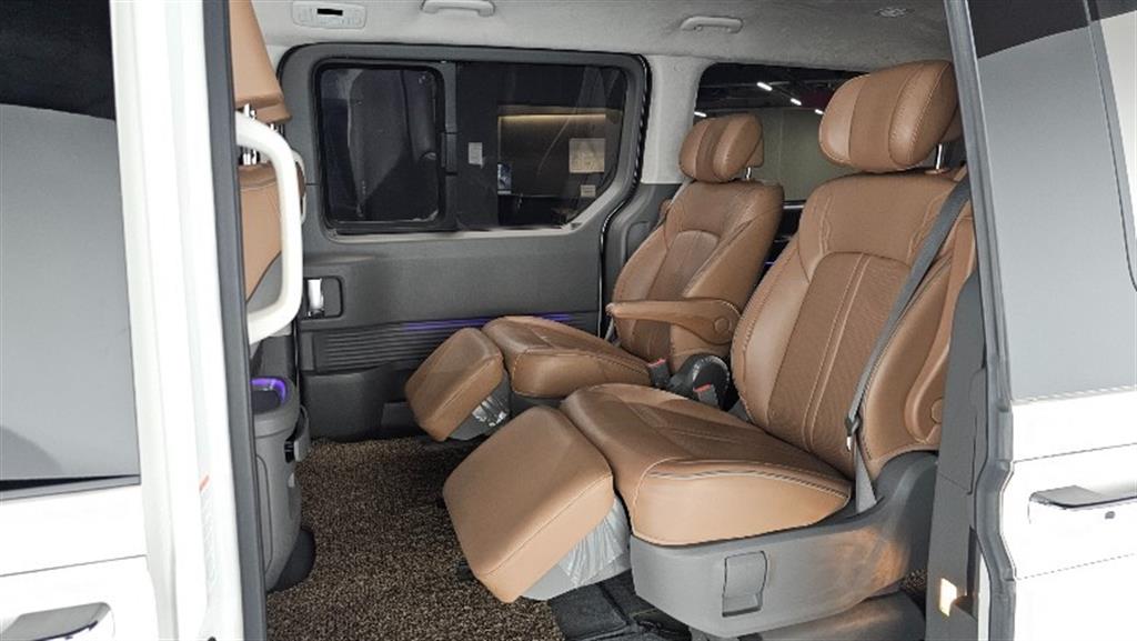 HYUNDAI Staria - Vista 12