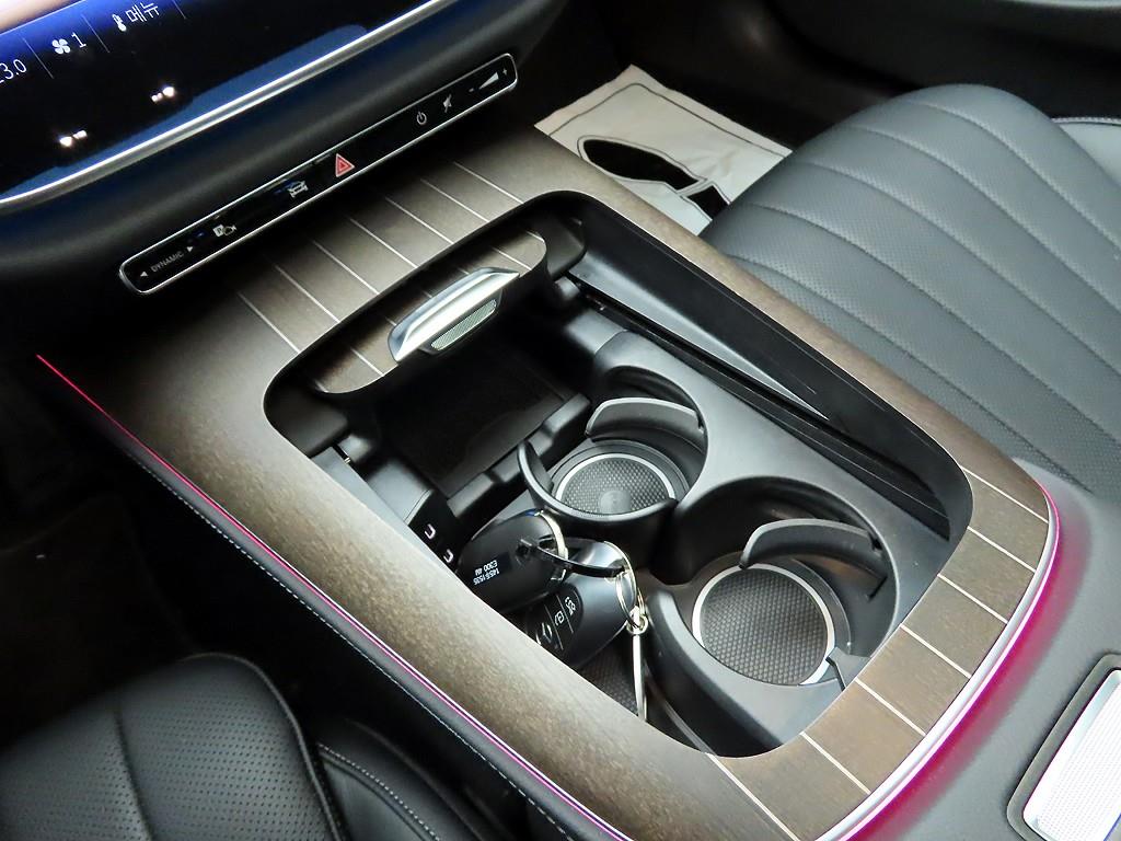 Mercedes Benz E class - Vista 9