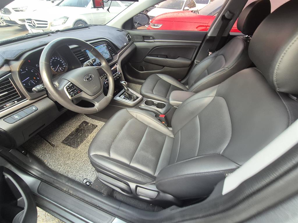 HYUNDAI Avante - Vista 8