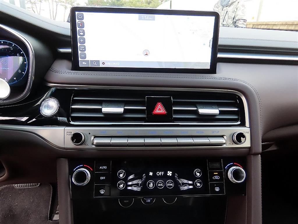 Genesis G70 - Vista 12