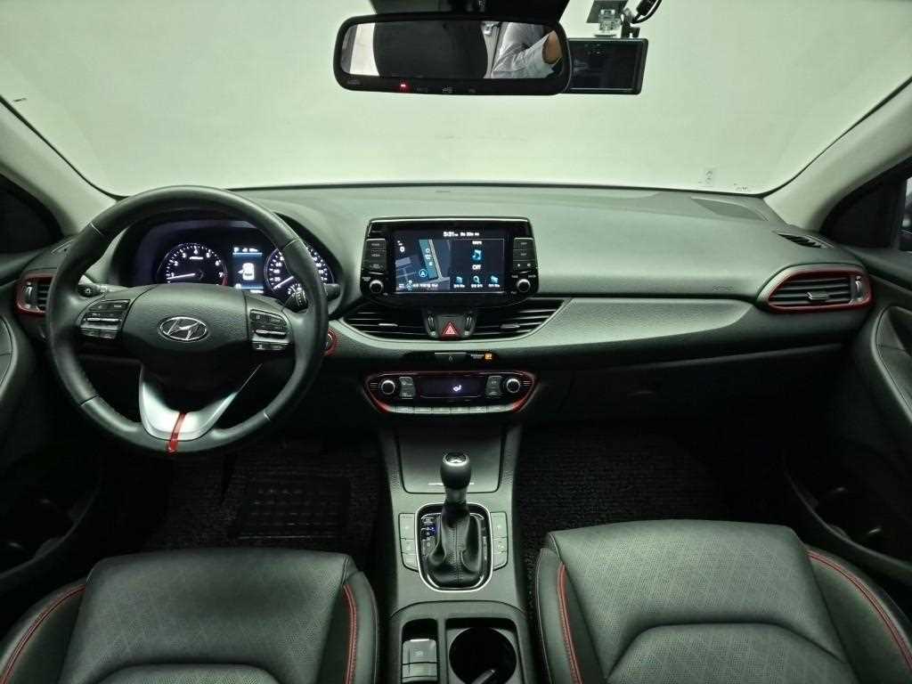 HYUNDAI i30 - Vista 7