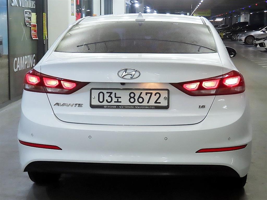 HYUNDAI Avante - Vista 5