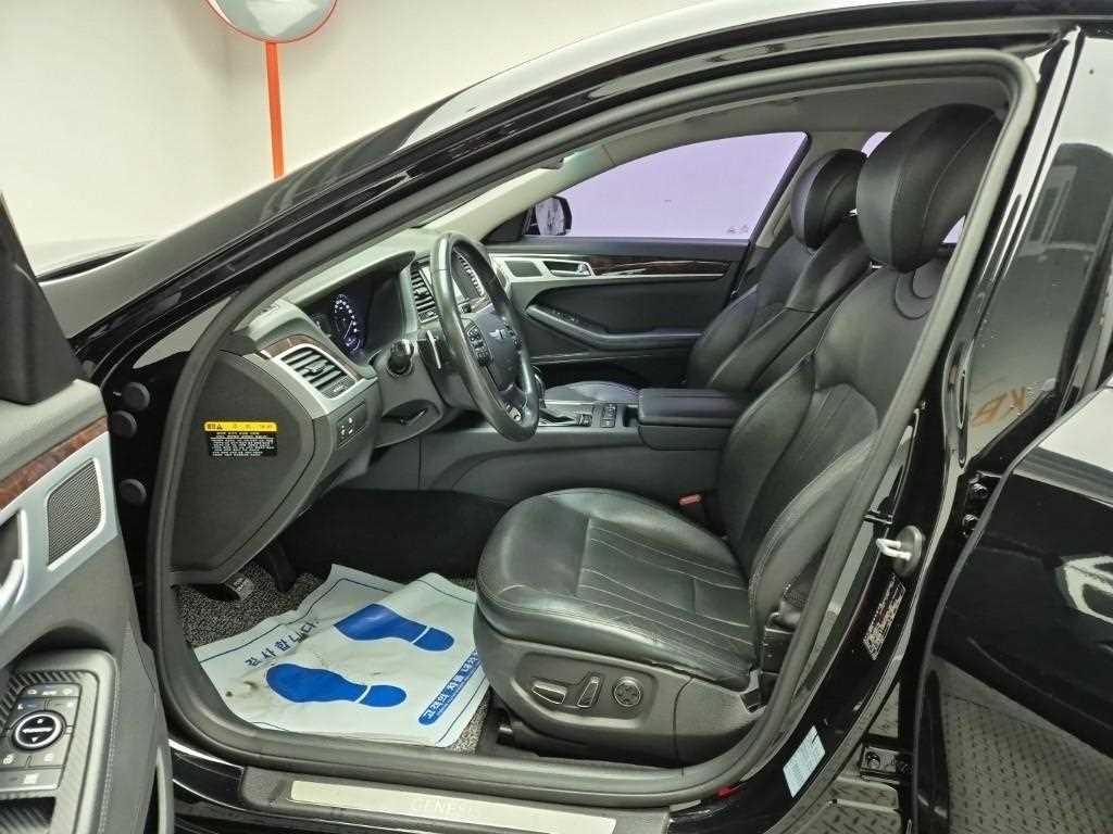 HYUNDAI Genesis - Vista 11