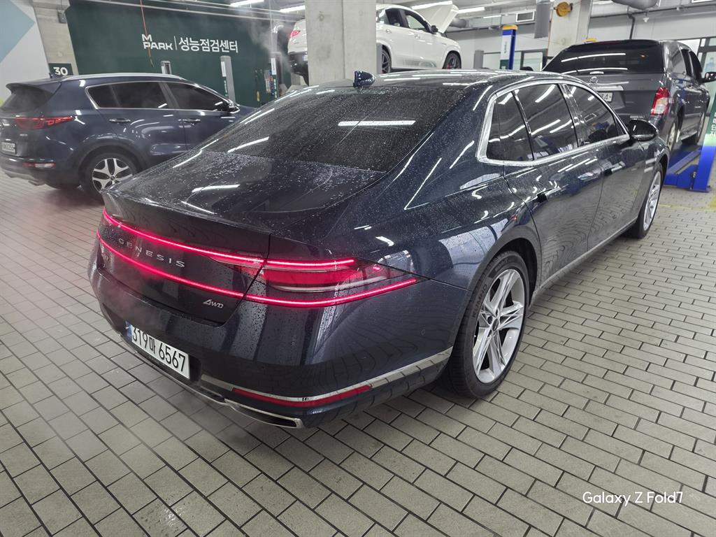 Genesis G90 - Vista 8