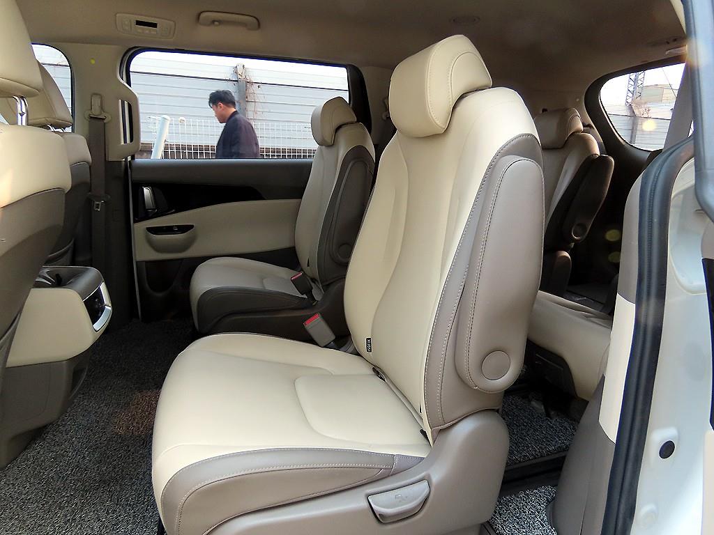 KIA Carnival - Vista 6