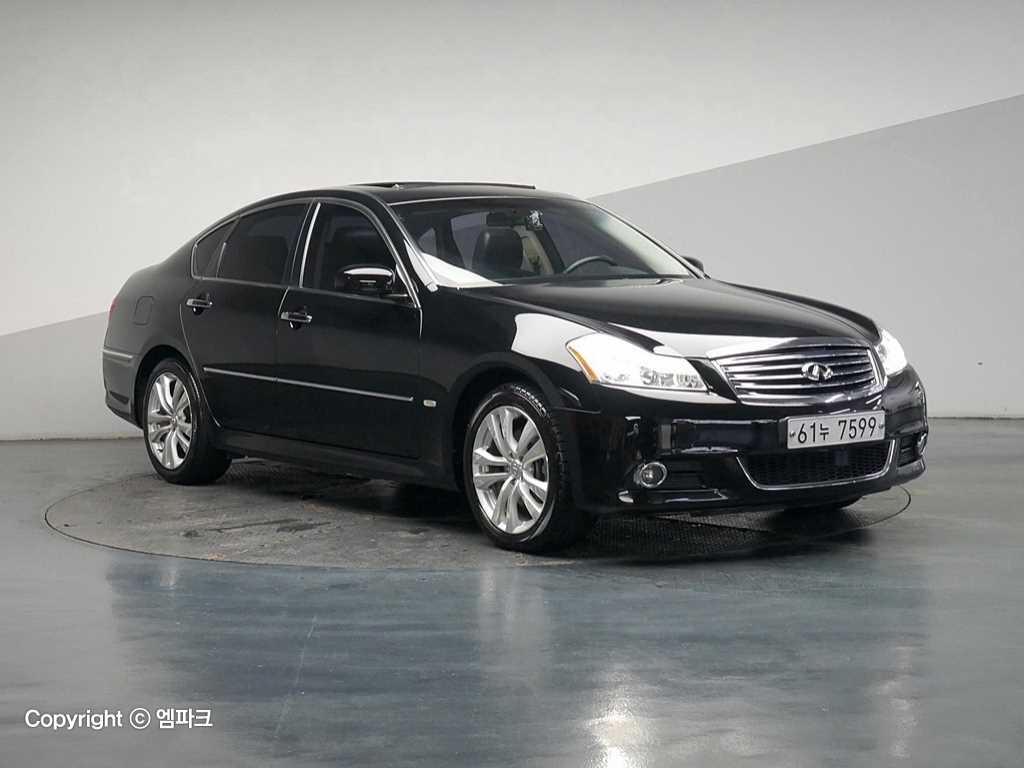 Infiniti M - Vista 4