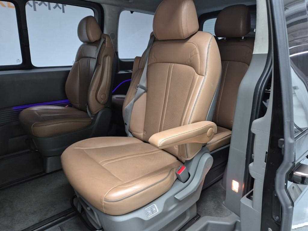 HYUNDAI Staria - Vista 12