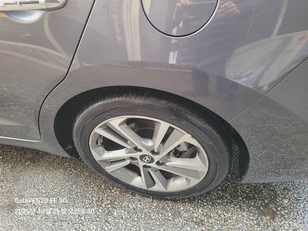 HYUNDAI Avante - Vista 5